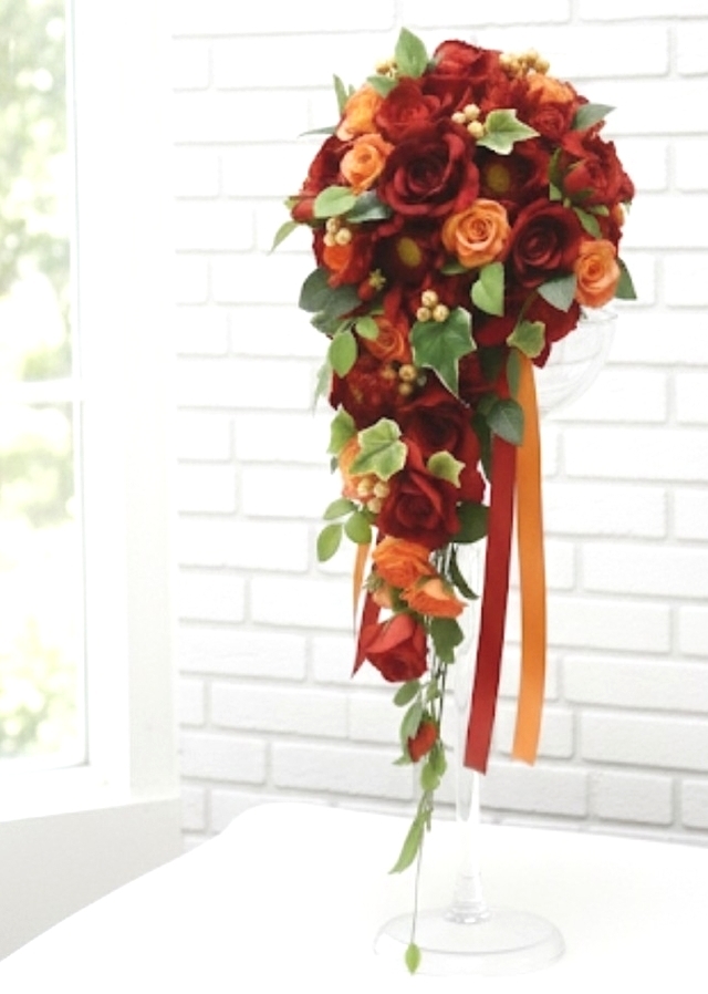赤薔薇＆オレンジの薔薇のエレガントキャスケードブーケ