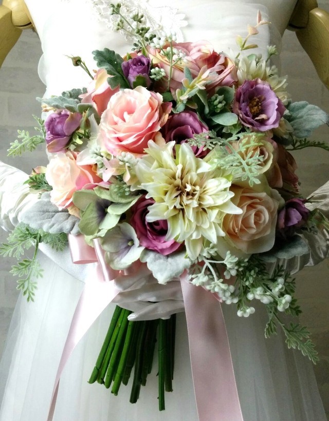 bfc4020薔薇＆ダリアのアンティークカラーのクラッチブーケ 結婚式 ブーケ・ウエディングブーケ・ブライダルブーケ・アートフラワーブーケ （造花）は、アトリエミント（大阪）