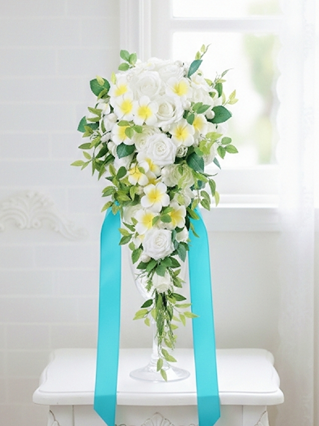 可憐なプルメリア＆薔薇のセミロングキャスケードブーケ