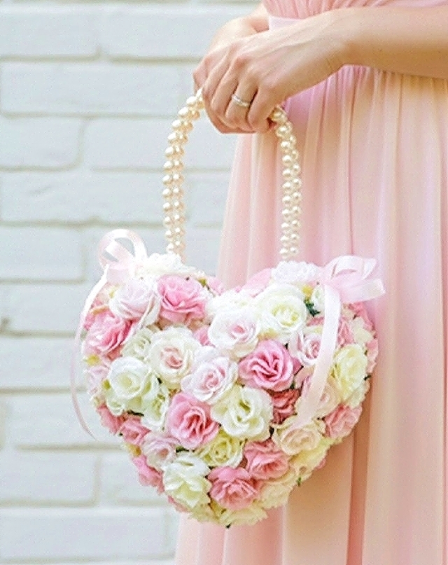 ホワイト＆ピンクのミに薔薇のガーリィなハンドバッグブーケ