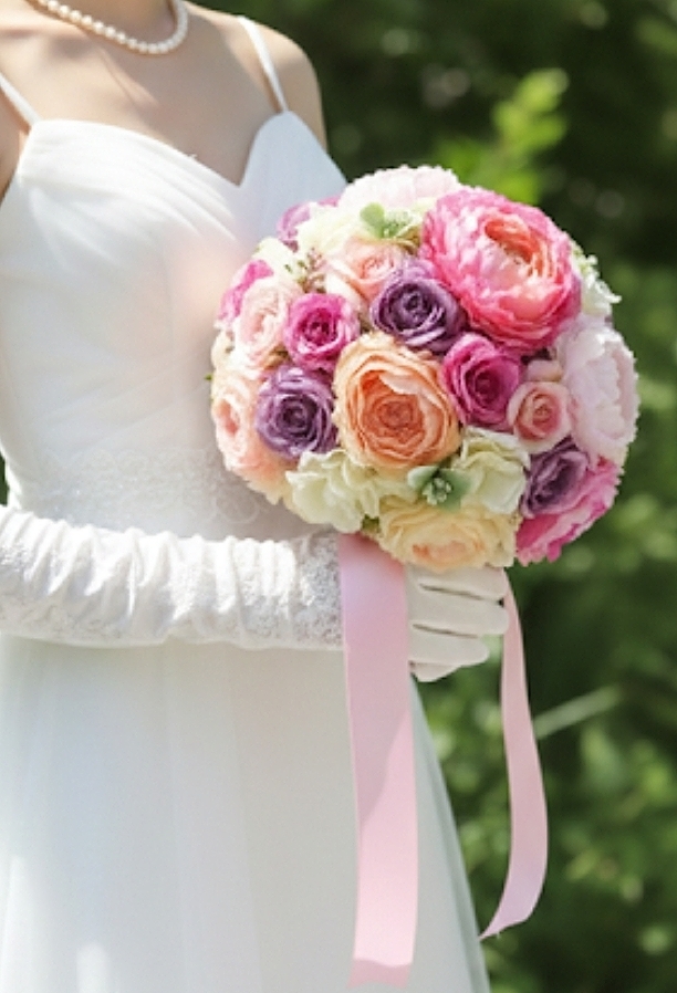 カラフルなラナンキュラス＆パープルの薔薇の大人スィートなラウンドブーケ