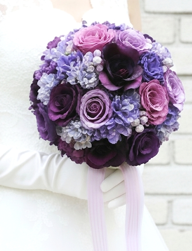 パープルグラデーションカラーのエレガントなラウンドブーケ
