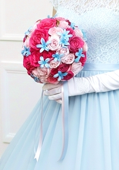 ピンク濃淡の薔薇＆ブルースターのキュートなラウンドブーケ