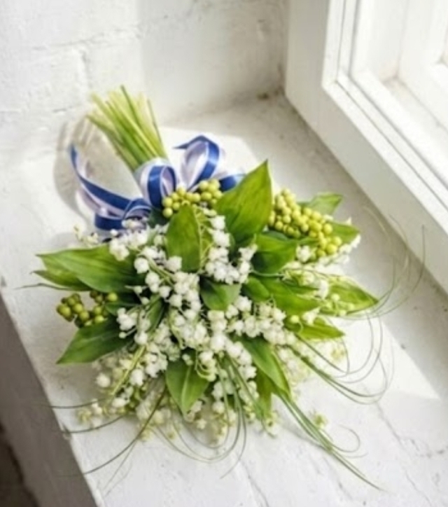 すずらんのクラッチブーケ