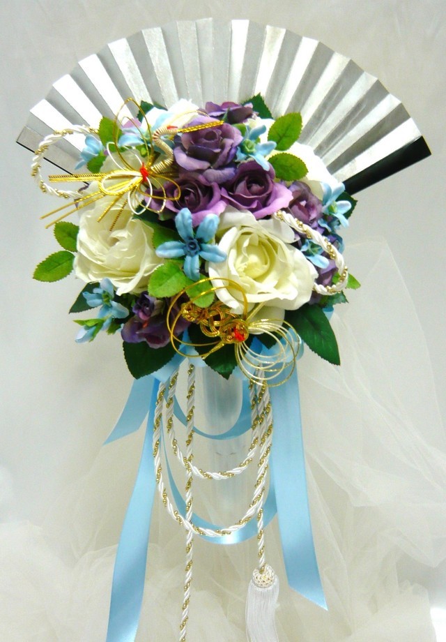ホワイト＆紫＆ブルーの扇の和装ブーケ
