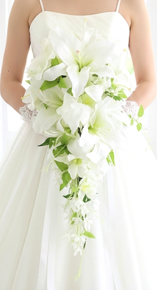 カサブランカ・蘭・ジャスミンのボリュミィーなロングキャスケードブーケ　ウエディングブーケ（造花）