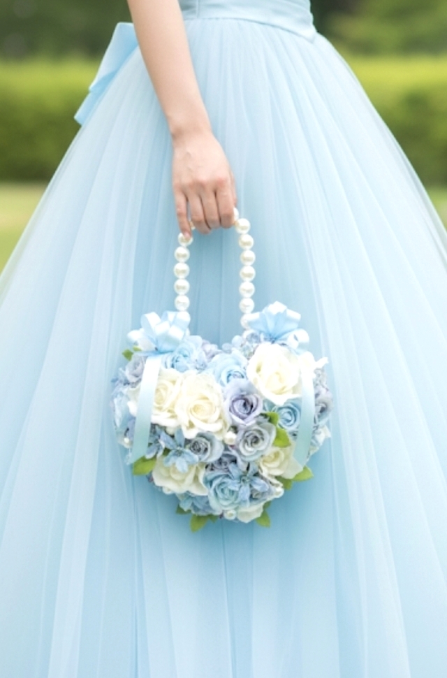 水色＆白薔薇＆パールの爽やかなハートのバッグブーケ