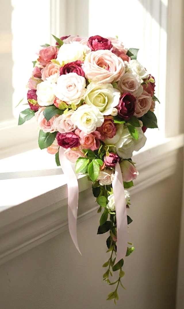 キャスケードブーケ　薔薇のウエディングブーケ（造花）