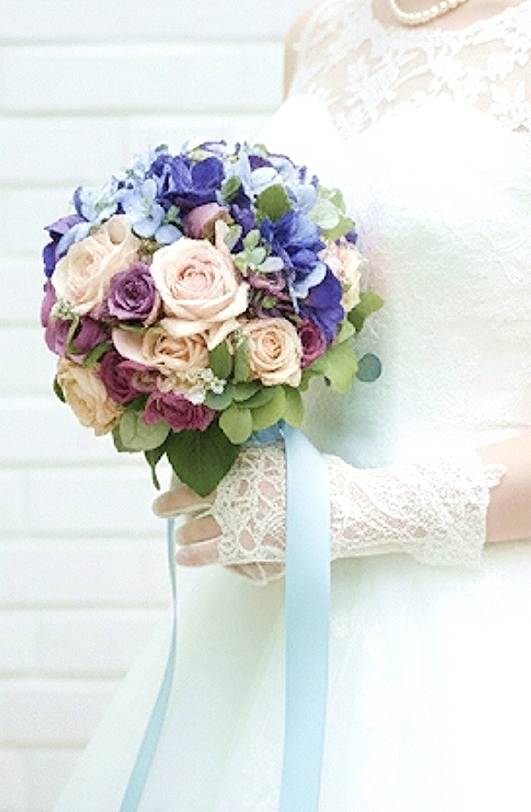 ピンク＆パープル＆ブルーのミックスカラーのラウンドブーケ