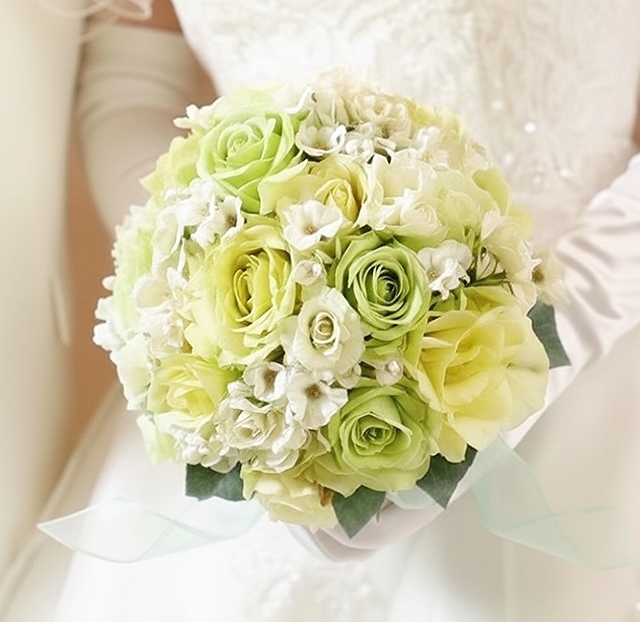 ライトグリーン＆ホワイトの爽やかなドームスタイルブーケ