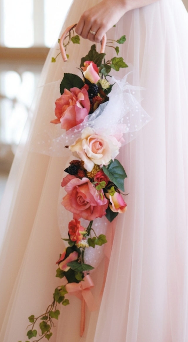 ピンクの薔薇＆木苺のパラソルブーケ