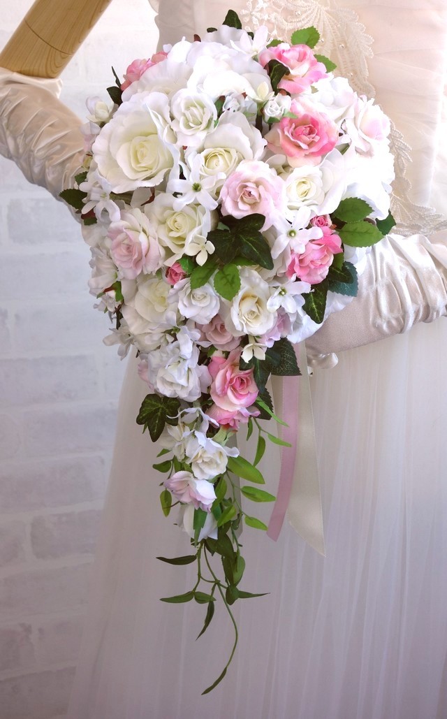 bca0024 白薔薇＆ホワイトスター＆ピンクのミニバラのショートキャスケードブーケ - 結婚式 ブーケ・ウエディングブーケ・ブライダルブーケ・アートフラワーブーケ（造花）は、アトリエミント（大阪）