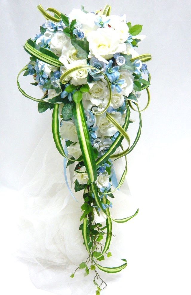 bca0010 白薔薇＆ブルースター＆ナチュラルグリーンのロングキャスケード - 結婚式 ブーケ・ウエディングブーケ・ブライダルブーケ・ アートフラワーブーケ（造花）は、アトリエミント（大阪）