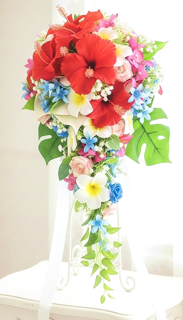 ハイビスカス・プルメリアのトロピカル風セミロングキャスケードブーケ