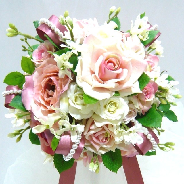 ソフトピンクの薔薇＆白い小花＆リボン・パール使いのお姫様色のブーケ