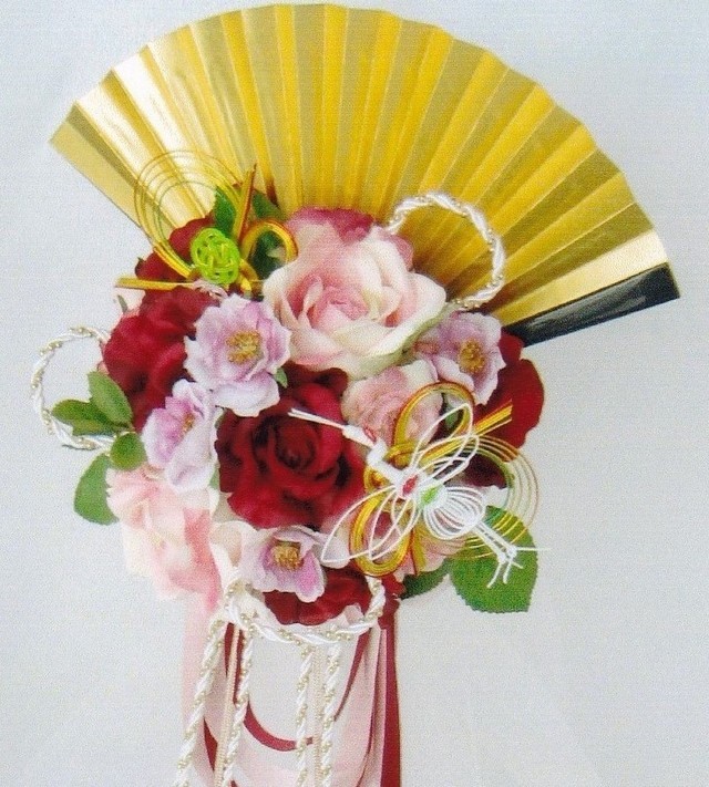 赤＆ソフトピンク＆ラベンダー色の薔薇の金扇の和装ブーケ