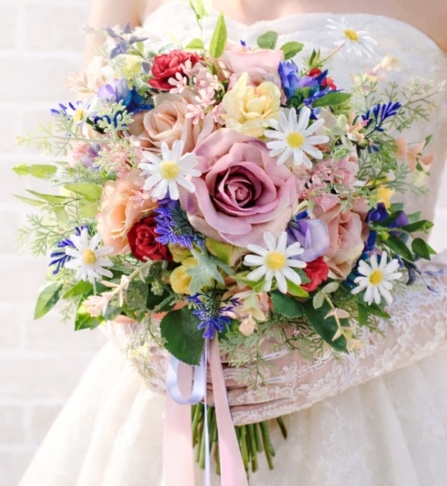 大人ピンク＆パープルカラー・マーガレットのクラッチブーケ