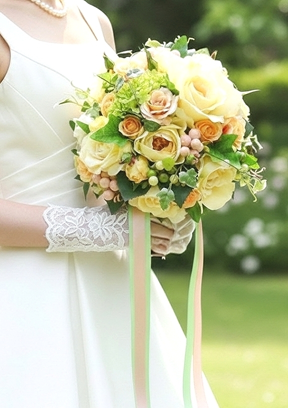 優しいイエロー＆オレンジ＆実の物のナチュラルソフトなラウンドブーケ