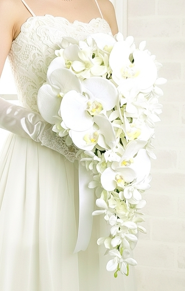  胡蝶蘭＆蘭のホワイトブーケ（セミロング丈）