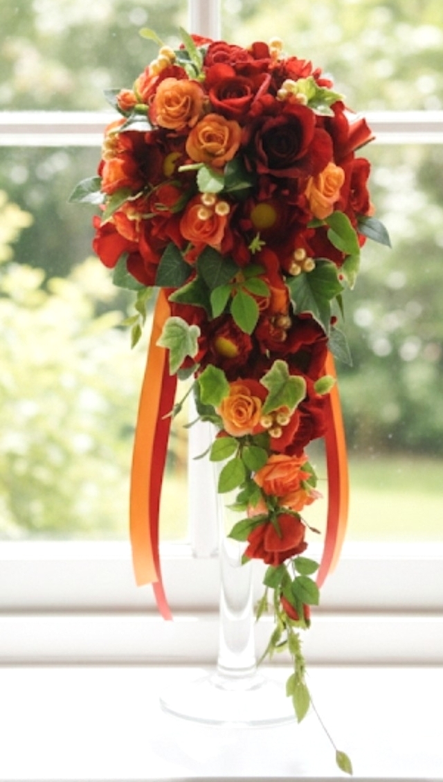 赤薔薇＆オレンジの薔薇のエレガントキャスケードブーケ