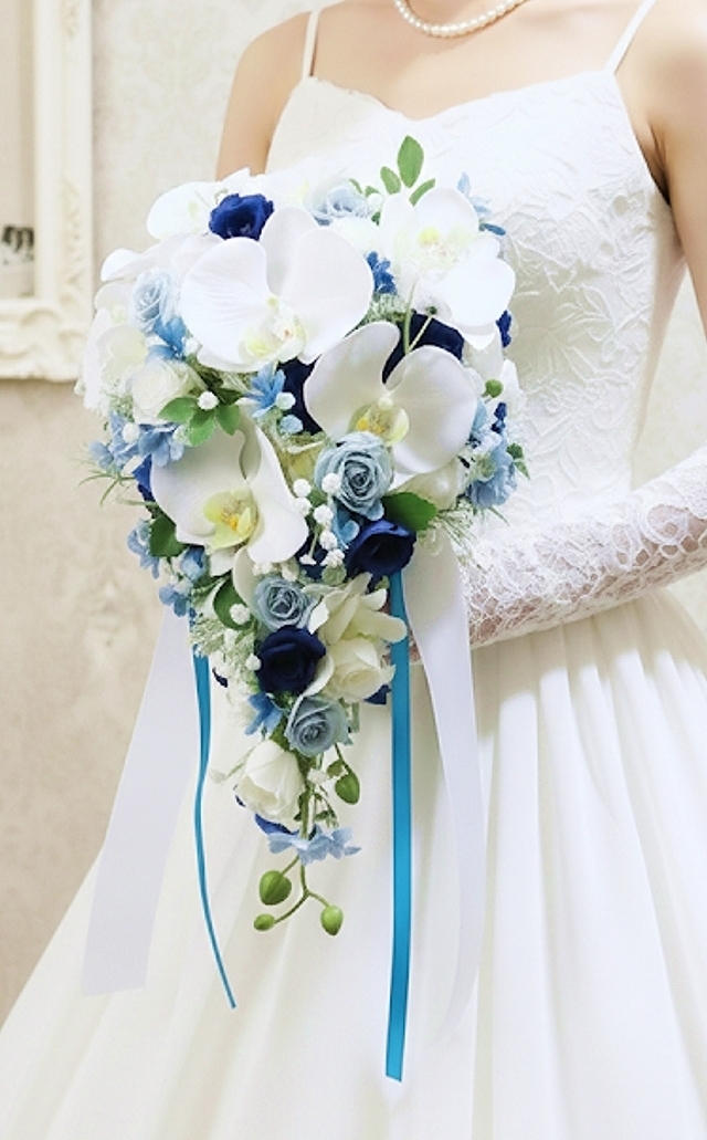  キャスケードブーケ 　胡蝶蘭　薔薇　白＆ブルー系｜造花ウエディングブーケ（アーティフィシャルフラワー）