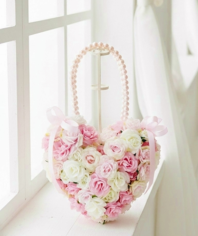 ホワイト&ピンクのミニ薔薇のgirlyなハンドバッグブーケ