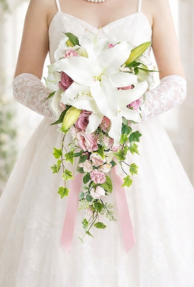 キャスケードブーケ　カサブランカ＆ピンク薔薇の上品なウエディングブーケ（造花）