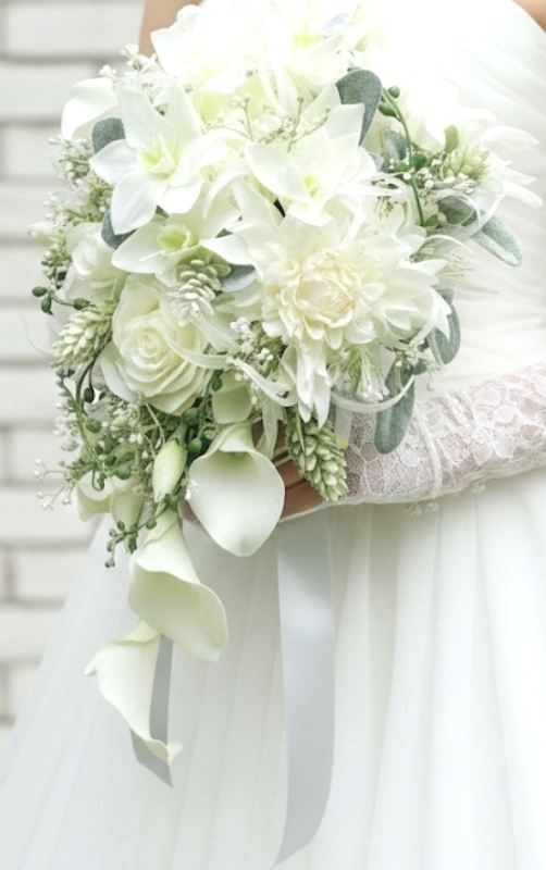 ダリア＆カラー＆ユーチャリス＆薔薇のフリースタイルブーケ