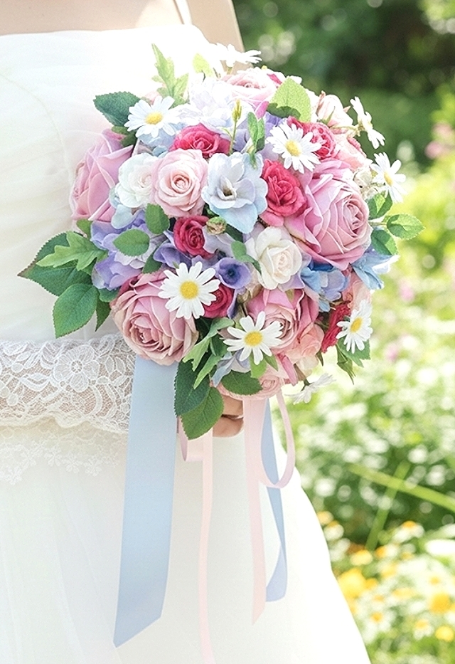 ラベンダーピンクの薔薇＆マーガレットのエレガントなラウンドブーケ