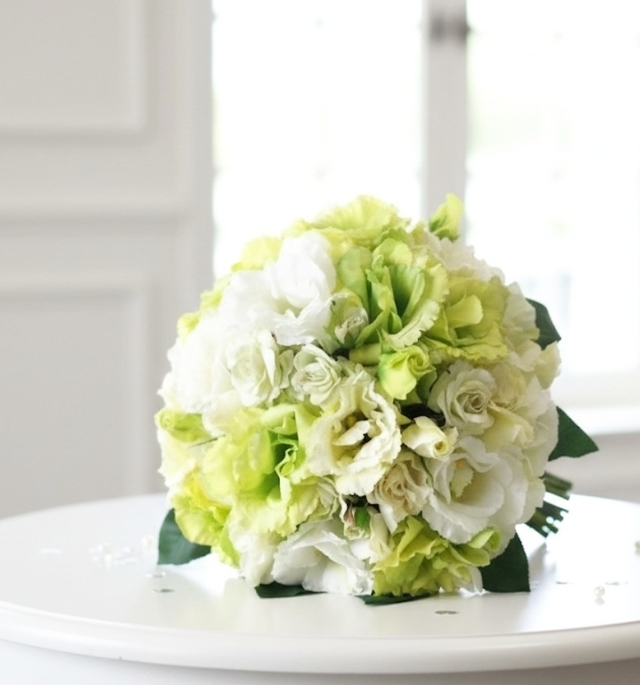 トルコキキョウのナチュラルなクラッチブーケ