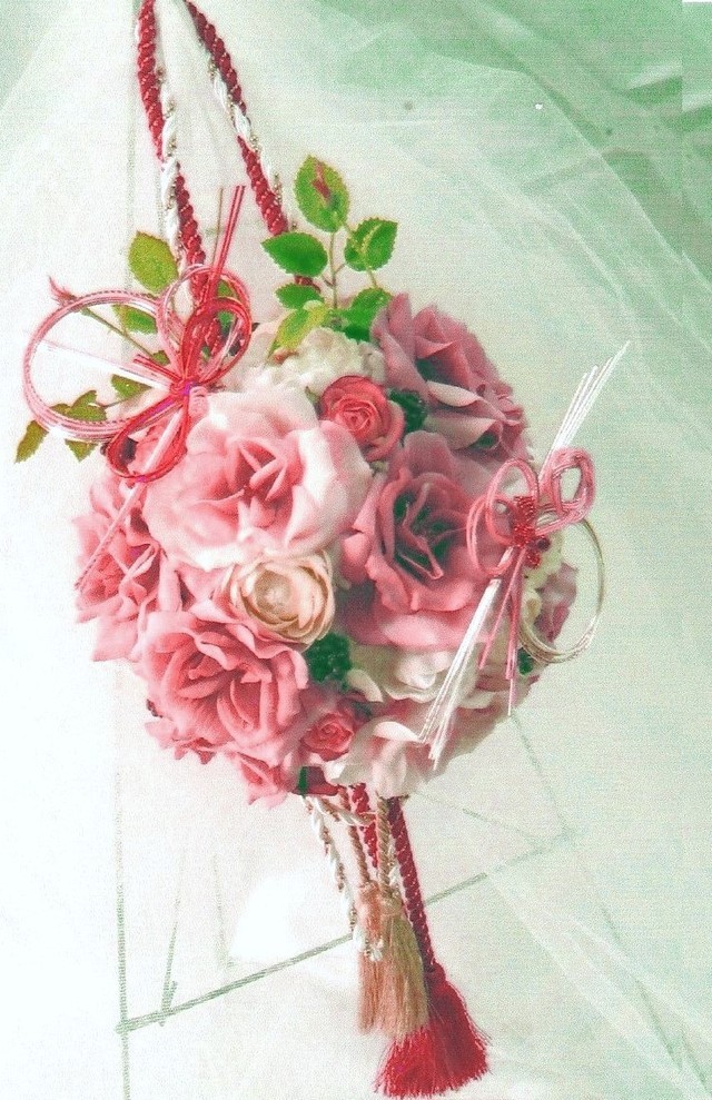 ピンクの薔薇＆赤いミニバラの和装用ボールブーケ
