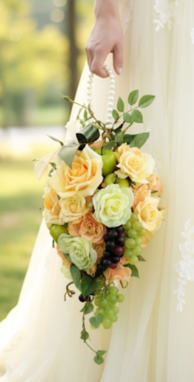 イエロー＆オレンジの薔薇の葡萄の形のハンドバッグブーケ