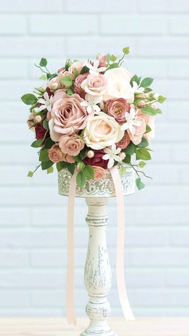 ソフトピンクの薔薇＆リボン・パール使いの優しいラウンドブーケ