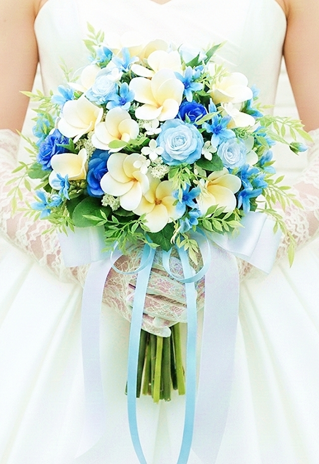 プルメリア&ブルーのお花のクラッチブーケ