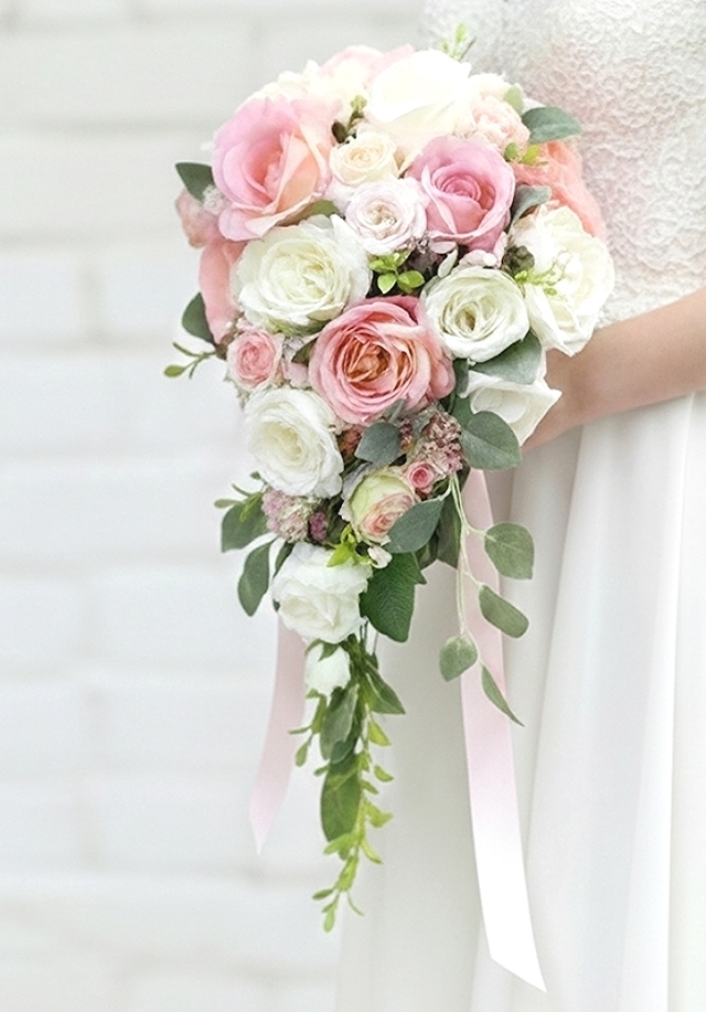 ピンク＆ホワイトの薔薇＆パールのショートキャスケードブーケ