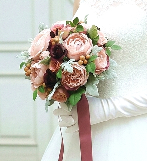 モーブピンクのオールドローズ＆ワインカラーの薔薇のフェミニンなラウンドブーケ