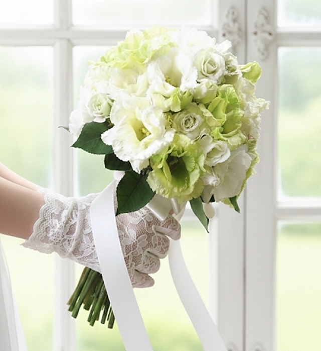 トルコキキョウのナチュラルなクラッチブーケ