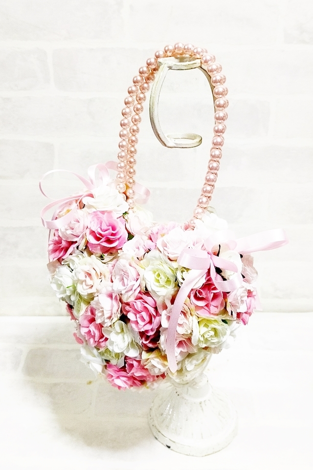 ホワイト＆ピンクのミに薔薇のガーリィなハンドバッグブーケ