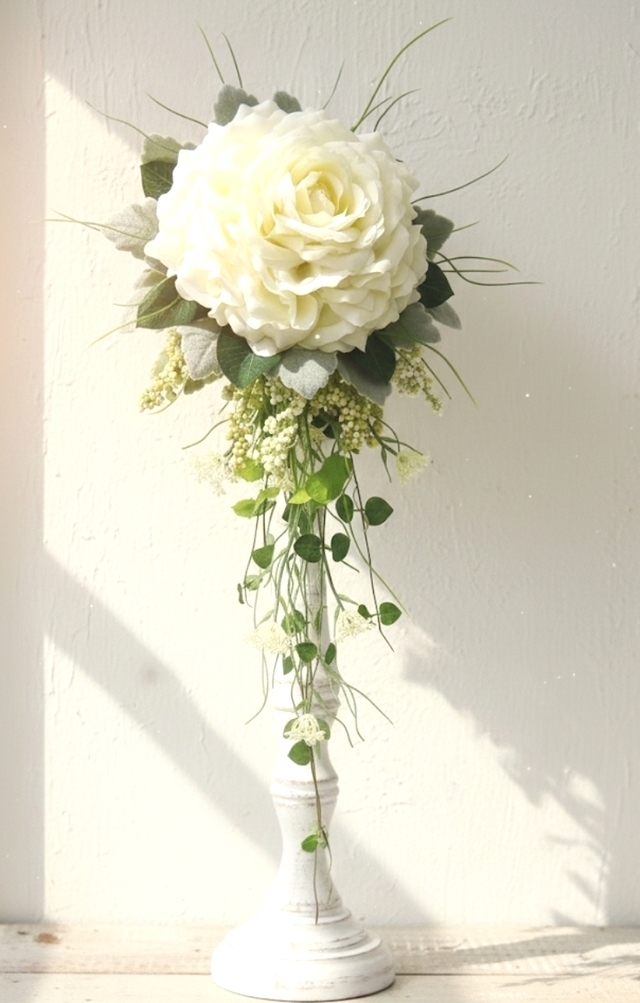 白い花びら＆シルバーグレーの葉＆小花のエレガントなグランメリアブーケ