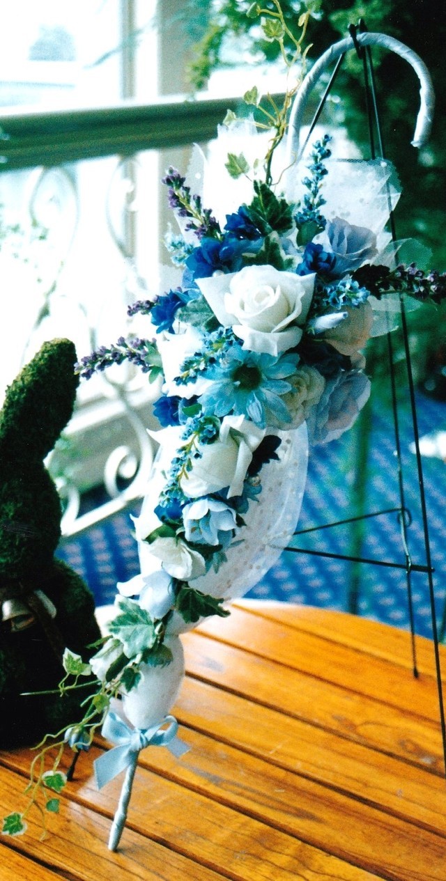 白薔薇＆ブルーお花のパラソルブーケ
