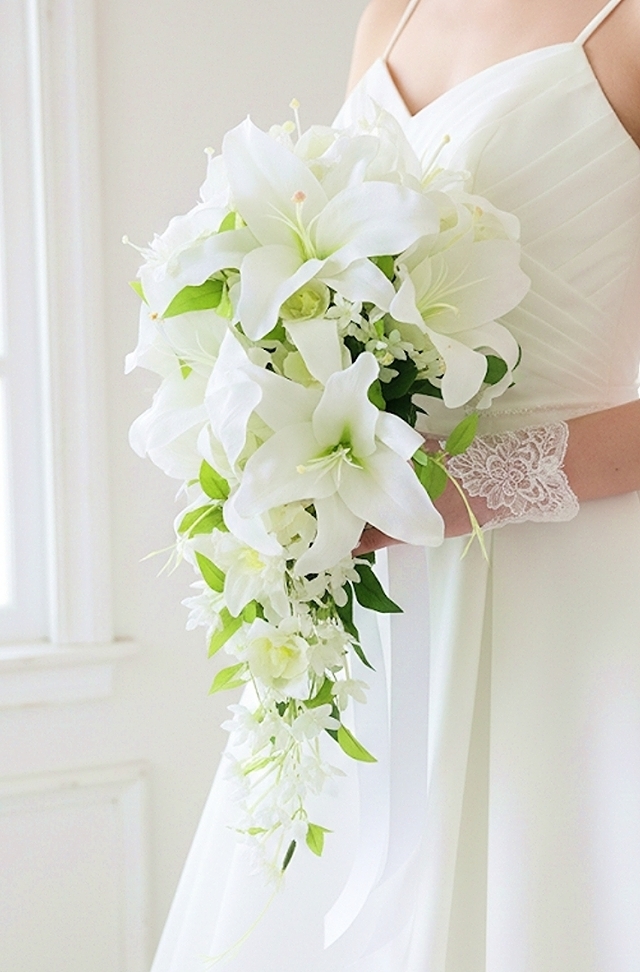 カサブランカ・蘭・ジャスミンのボリュミィーなロングキャスケードブーケ|造花ウエディングブーケ