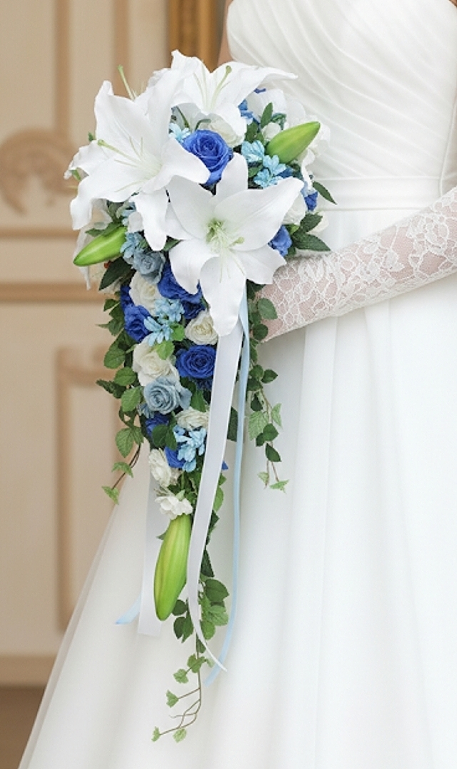 気品のカサブランカ＆ロイヤルブルー・水色の薔薇＆ブルースターのロングキャスケードブーケ｜造花ウエディング