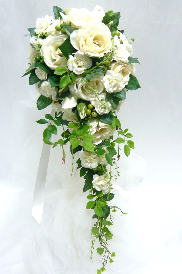 bca0039 大輪の薔薇＆実の物のエレガントなロングキャスケードブーケ - 結婚式 ブーケ・ウエディングブーケ・ブライダルブーケ・アートフラワーブーケ （造花）は、アトリエミント（大阪）
