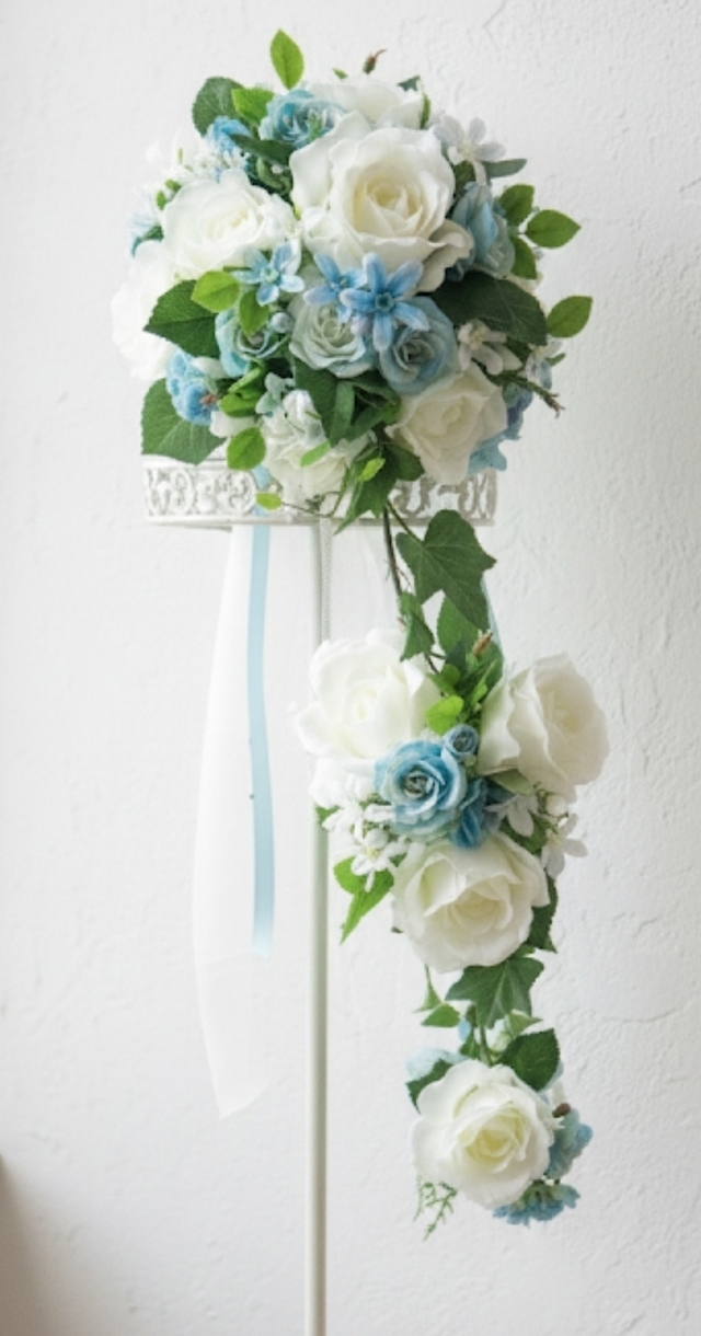 白薔薇＆小花のエンパイヤ―ブーケ（３段タイプ）