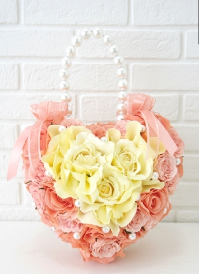 ソフトオレンジ＆サーモンピンク、ソフトイエローのダブルハートのバッグブーケ