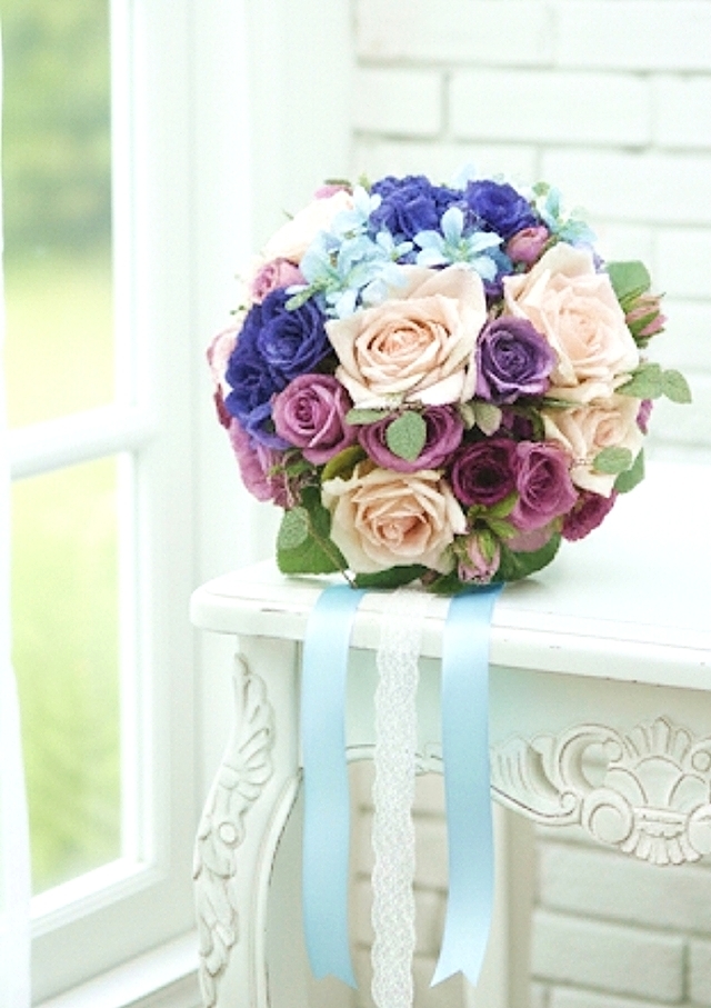 ピンク＆パープル＆ブルーのミックスカラーのラウンドブーケ