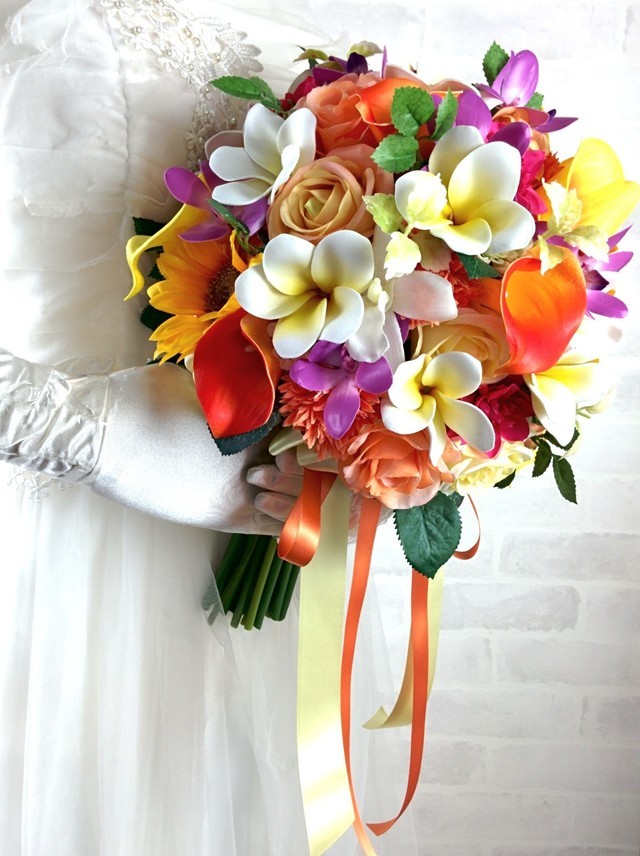 bfc4038 トロピカルなクラッチブーケ - 結婚式 ブーケ・ウエディングブーケ・ブライダルブーケ・アートフラワーブーケ（造花）は、アトリエ