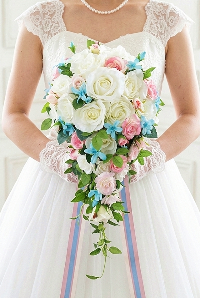 白薔薇＆ピンクのミニバラ＆ブルースターのショートキャスケードブーケ