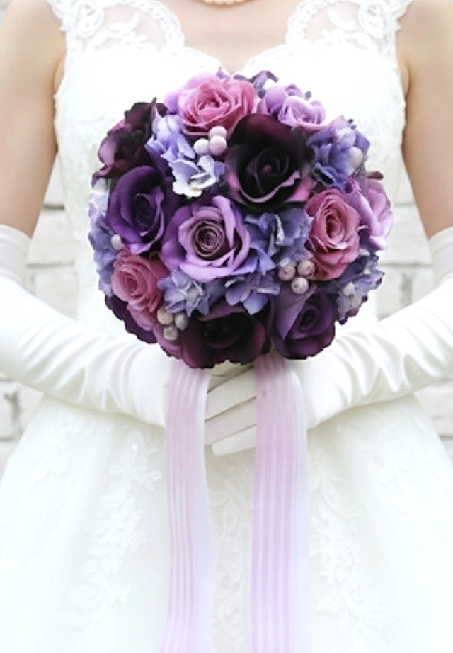 パープルグラデーションカラーのエレガントなラウンドブーケ