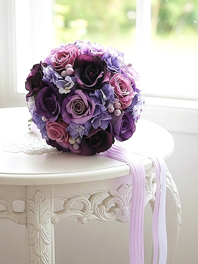 パープルグラデーションカラーのエレガントなラウンドブーケ